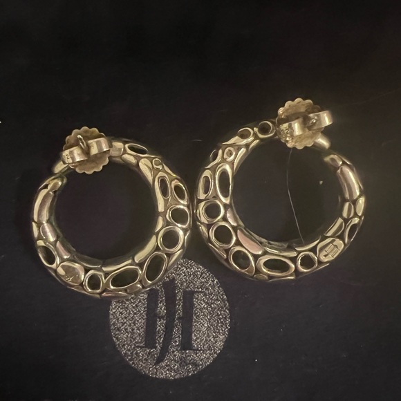 *Authentic RARE John Hardy Sterling Kali Pebble Hoop Horn Earrings! - Picture 2 of 6